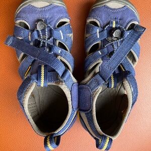 KEEN kids sandal/hiker